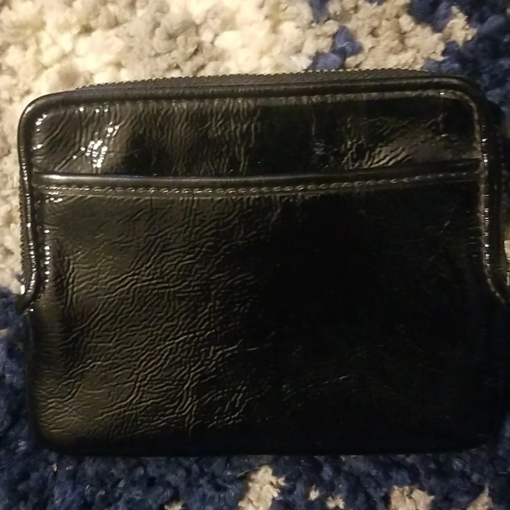 Coach poppy wristlet comes with black coach tag silver writing over black - Picture 4 of 7